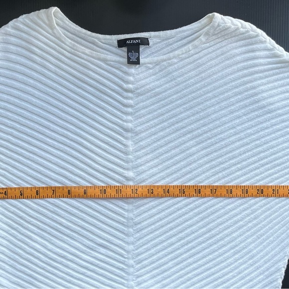 ALFANI BATWING OFF WHITE BLOUSE SIZE LARGE RIBBED PATTERN (FITS SMALL) - Picture 3 of 10